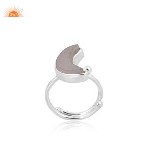 Joyería de Plata de Ley 925 con Ágata Blanca en Forma de Luna Ajustable, Hecha a Mano por el Fabricante - Product Image 1
