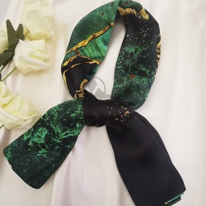 Bufandas de seda estampadas personalizadas con patrones florales vibrantes en negrita-Bufandas largas étnicas de alta moda para looks de estilo callejero de tendencia primaveral - Product Image 1