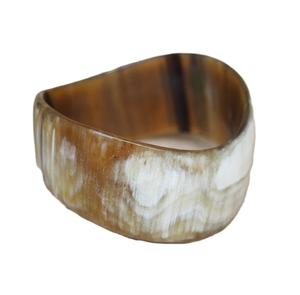 Brazaletes de cuerno de buey de color natural para boutiques y regalos Brazaletes de cuerno de búfalo reales pulidos con opción de tamaño personalizado - Product Image 3