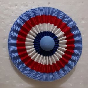 rosette ou cocarde plissée blanche, rouge et noire, parfois associée à des thèmes historiques ou révolutionnaires - Product Image 5