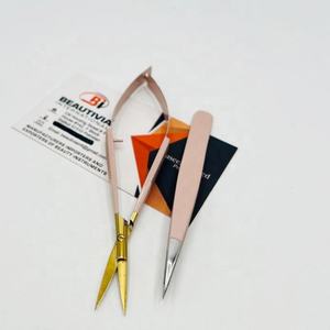 Pince à épiler et ciseaux professionnels légers et écologiques en acier inoxydable de précision à pointe fine pour le soin des sourcils, avec logo personnalisé - Product Image 6