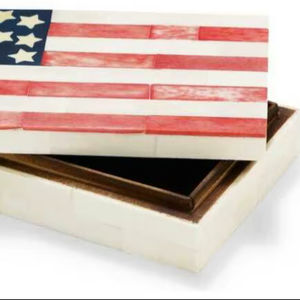 Caja de Joyería de Resina de Alta Calidad con Incrustaciones de Patrones de Animales, Regalo Hecho a Mano, Arte en Madera Tallada, Coleccionable en Venta - Product Image 1