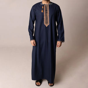Thobe à capuche pour homme en polyester respirant de qualité supérieure - Vêtement authentique du Moyen-Orient, décontracté, léger, toutes saisons, tenue traditionnelle - Product Image 1
