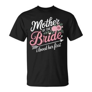 T-shirt 'I Loved Her First' per la madre della sposa, ideale per eventi promozionali - Product Image 1