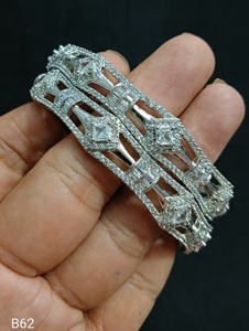 BRAZALETES DE ESTILO CLÁSICO DE DIAMANTE AMERICANO BRAZALETES CHAPADOS EN PLATA TRADICIONALES Y DE MODA Y ZIRCON CUBIC PARA MUJERES Y NIÑAS - Product Image 2