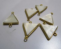 Set aus 2 Dreieck-Anhängern aus Perlmutt, hochwertig, 24 Karat vergoldet, Großhandelspreise, 17 mm