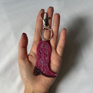 Colgante o llavero de flor de leoncillo rosa con cuentas, bordado con cuentas de semilla, para bolso o llavero, para ella - Product Image 2