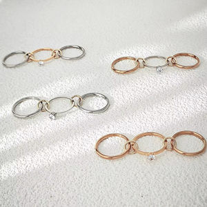 Elegante Juego de Anillos Apilables de Oro Sólido de 18K con Diamantes de Laboratorio, Diseño de Banda Giratoria Conectada, Anillo Entrelazado, Regalo de Aniversario - Product Image 3