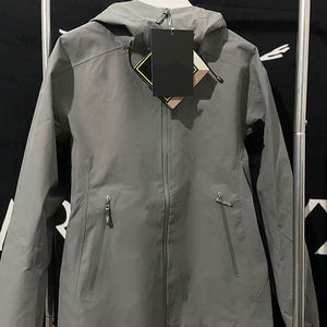 Traje de lluvia de poliéster ligero de alta calidad Chaqueta a prueba de viento e impermeable para hombres y mujeres para viajes de senderismo para adultos - Product Image 5