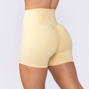 Shorts à effet froncé en matière douce et offrant une liberté de mouvement, avec un soutien extensible et un port confortable - Product Image 3