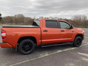 Toyota Tundra TRD Pro 2024 Usada en Excelentes Condiciones ~75001 Millas Motor V8 de 5.7 Litros 4WD Modelo CrewMax Volante a la Izquierda Cuero Mayormente Original - Product Image 2