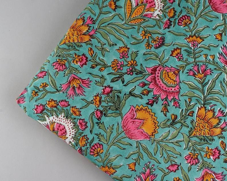 สีน้ำเงินตุรกี, สีเขียวเฟิร์น, สีเหลืองทอง