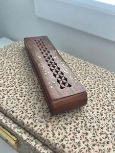 Quemador de Incienso de Madera Hecho a Mano, Sostenible y Duradero, para Incienso Indio y Uso Doméstico - Product Image 4