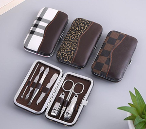 ชุดอุปกรณ์ดูแลเท้า ทำเล็บเท้า ทำเล็บมือ ทำเล็บเท้าแบบมืออาชีพ  ทำจากสแตนเลส สำหรับใช้ในงานดูแลเท้าและเล็บ  พร้อมกล่อง - Product Image 2