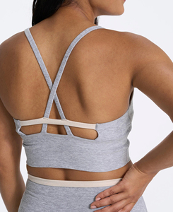 Conjunto de entrenamiento de Yoga personalizado para mujer de calidad superior Sujetador transpirable y cierre de cordón corto ajustado Logo cintura estilo deportivo sólido - Product Image 4