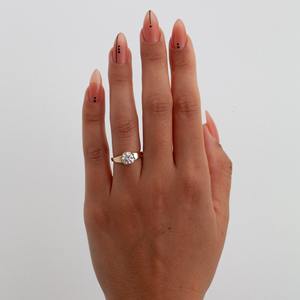 แหวนหมั้นเพชรโมอิส1กะรัตสำหรับผู้หญิง VVS2ใสตัดสดใส925สเตอร์ลิงสุดอินเทรนด์ - Product Image 1