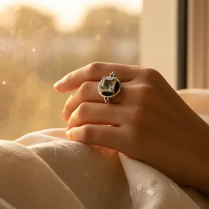 Anillo Vintage de Plata 925 con Topacio Corte Esmeralda en Engaste de Bisel, Diseño Geométrico, Joyería Unisex para Uso Diario - Product Image 2