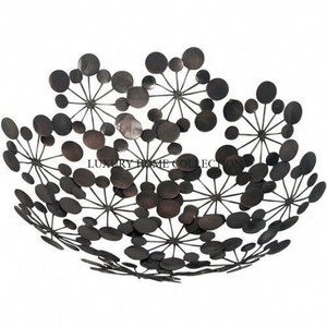 Bols de service en fer artisanaux élégants avec des éléments de design artistique parfaits pour les dîners et les rassemblements haut de gamme - Product Image 1
