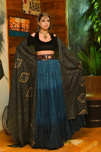 Falda acampanada estilo gitano en color verde azulado oscuro con top corto, disfraz de danza bohemia tribal fusion para presentaciones en escenario - Product Image 3