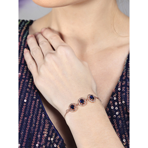 สร้อยข้อมือไข่มุกเหนือกาลเวลา สีน้ำเงินสง่างาม - Product Image 5