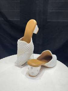 Design de luxe pour femmes Jutti avec broderie à la main Vente à l'exportation Tendance de la mode pour la maison et le bureau Meilleur prix en Inde - Product Image 5