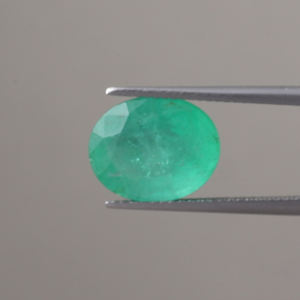 Esmeralda Natural Certificada IGI, Gema Suelta al por Mayor, 5 Quilates, Corte Ovalado 13x10mm, Verde Premium, con Tratamiento Panna Waxing/Oiling para Joyería - Product Image 1