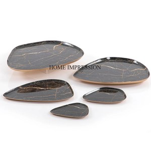 ถาดอลูมิเนียมเคลือบเงาทรงกลมเคลือบเงาพร้อมต้นมะพร้าวดีไซน์เนอร์ถาดเสิร์ฟสีเงินหรูหรา - Product Image 4