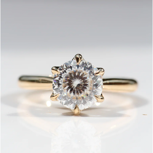 Bague de fiançailles solitaire de luxe vintage pour femme en moissanite portugaise taille brillant, en argent sterling 925 plaqué or jaune 18 carats - Product Image 4
