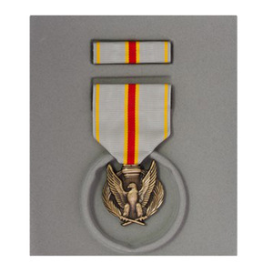 เข็มกลัดติดปกสีทองแบบกำหนดได้เองพร้อมกล่อง Ronpex - Product Image 5