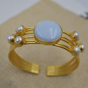 Nouvelle arrivée de perles de pierre semi-précieuse en laiton plaqué or fait à la main de designer élégant de mode bleu opale pour filles et femmes - Product Image 1