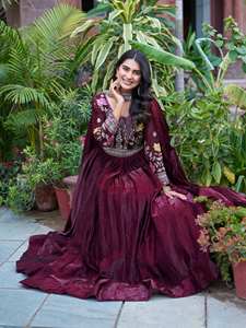 Ensemble Anarkali de Luxe Unity Premium Brodé avec Dupatta en Tissu Mélange de Soie Douce - Product Image 3