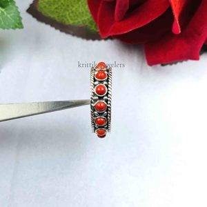 Anillo Unisex de Plata de Ley 925 de Krittika Jewelers con Gema de Coral Natural en Engaste de Bisel, Estilo Bohemio, para Aniversario de Bodas - Product Image 3