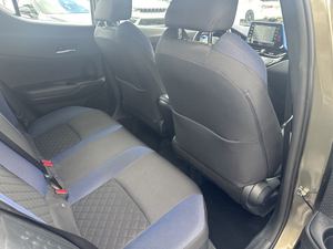 รถยนต์โตโยต้า ซีเอชอาร์ ปี 2021 รถเอสยูวี เกียร์อัตโนมัติ/ธรรมดา ภายในหุ้มหนังสีเข้ม เครื่องยนต์ 4 ลิตร/8 ลิตร ยาง R16 พวงมาลัยซ้าย ตัวเลือกเครื่องยนต์เบนซิน/ไฟฟ้า - Product Image 6