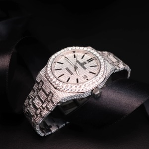 Montre en diamant naturel glacé argent de la meilleure qualité ou style intemporel pour hommes disponible à un prix abordable - Product Image 3