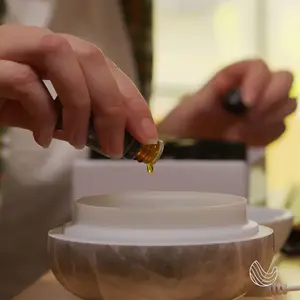 Mezcla de aceite esencial de geranio orgánico de etiqueta privada aromaterapia vigorizante para el cabello nutritiva hidratante suavizante bajo - Product Image 3