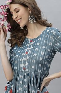 Robe ethnique pour femmes de haute qualité, design tissé, design imprimé élégant, robe pour femmes pour les occasions spéciales - Product Image 4