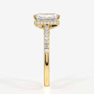 Anillo de Plata de Ley con Diamante Moissanite de Corte Radiante y Halo Oculto, Categoría de Producto Elegante - Product Image 4