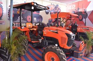 รถแทรกเตอร์ L4018 ขับเคลื่อน 4 ล้อ 70 แรงม้า สำหรับเครื่องยนต์และเกียร์ - Product Image 2