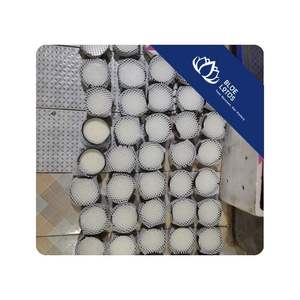 Bougie à la noix de coco disponible pour l'éclairage d'ambiance, la création d'ambiance et la décoration de table. Commande personnalisée Vietnam. - Product Image 1