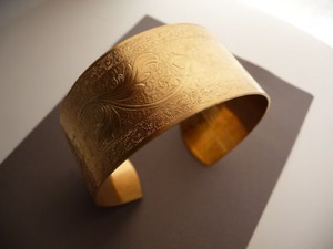 Venta de exportación Pulsera de latón moderno pulido Accesorio de boda tradicional hecho a mano para suministro mundial - Product Image 2