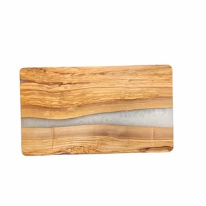 Nouvel arrivage de planche de service à découper en résine époxy et bois d'olivier rectangulaire durable avec design artisanal naturel - Product Image 3