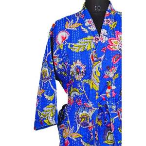 Robe Kantha de style kimono japonais faite à la main, imprimé Suzani multicolore, veste thermique réversible pour l'hiver, ceinture à nouer, vêtements de nuit, utilisation en spa - Product Image 4