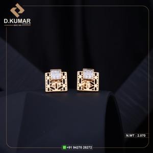 Boucles d'oreilles modernes en or 18 carats avec accents de diamant Design géométrique pour une tenue de fête et quotidienne élégante - Product Image 2