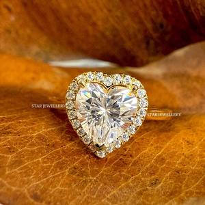 Bague de fiançailles solitaire en or massif 14 carats avec diamant taille cœur certifié IGI CVD, style halo, luxe chrétien - Product Image 1