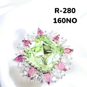 Grande bague tendance en cristal vert avec CZ blanc et accents de larme rose Style tendance BIJOUX RUDRAKSH Bijoux hindous pour femmes - Product Image 1