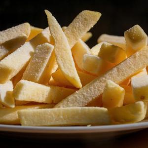 Meilleur prix pour les chips de pommes de terre cuites à la vapeur de haute qualité du Vietnam, pelées, emballées en vrac - Product Image 4