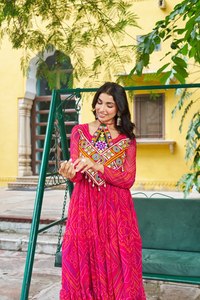Trabajo de piedra de espejo de alta calidad Salwar Kameez establece estilo cultural gujarati moderno para ropa de fiesta festiva Navratri de Surat - Product Image 2