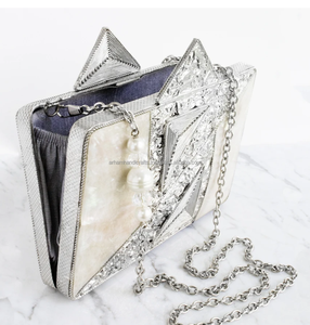 Escaparate de latón de embrague de noche de elefante de lujo artesanal con exquisitas piedras de cristal perla para fiestas de boda - Product Image 1