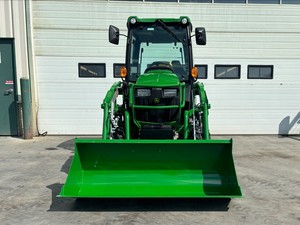 Tractor de Ruedas John Deere 2025r con Motor Mitsubishi, Caja de Cambios y Rodamientos de 45 HP - Product Image 5