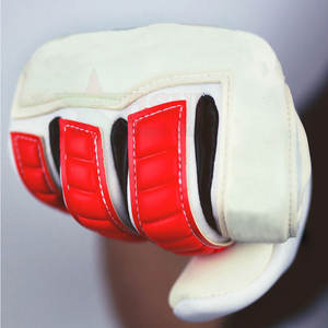 Gants de gardien de but de football professionnels haute performance avec matériau en cuir, paume en latex coupe-vent, sangle de poignet et adhérence antidérapante - Product Image 3